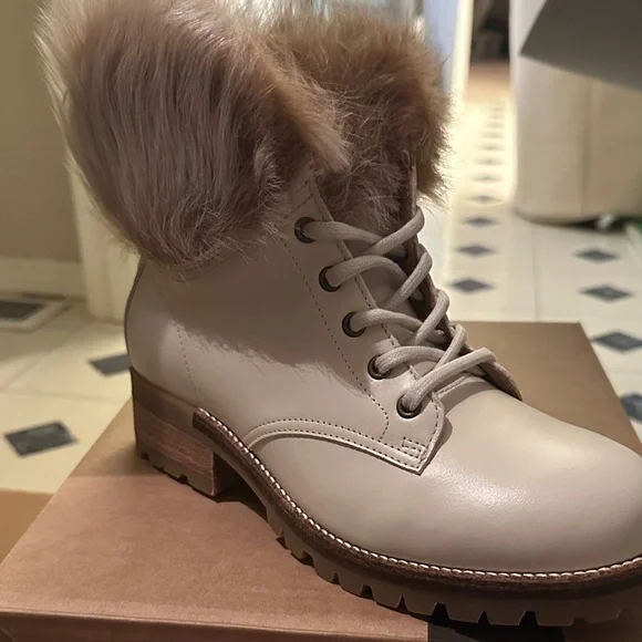 Women's White faux Fur-Trimmed Boots by Overland - Picture 4 of 5